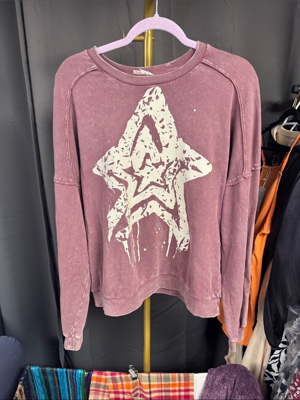 easel Mauve Crewneck Sweatshirt with Cream Star Graphic
